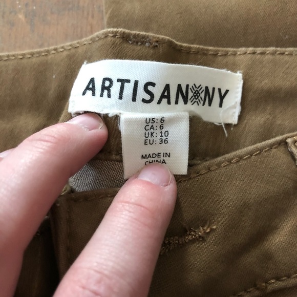 Skinny Khaki’s - Picture 2 of 3